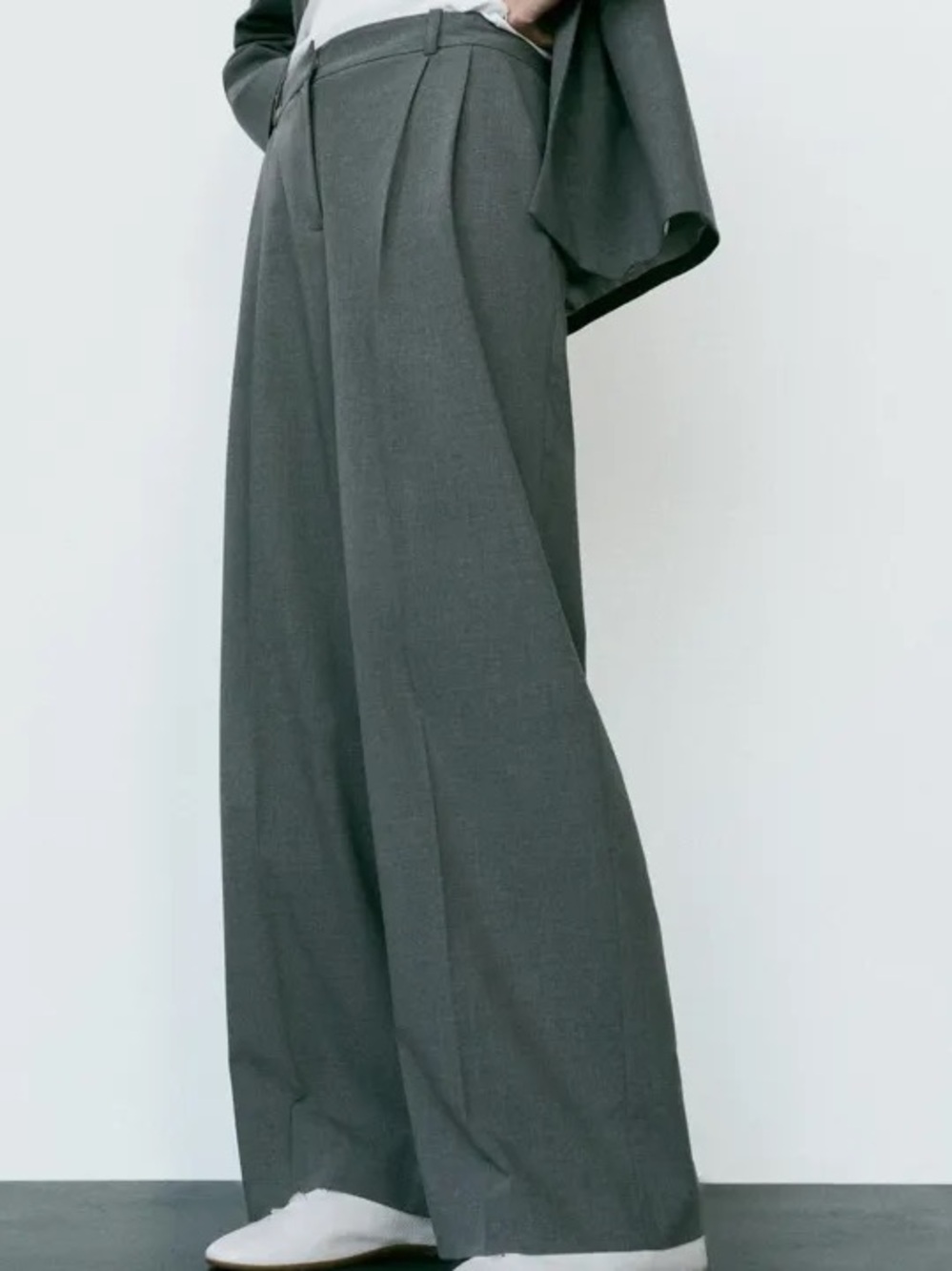 🩶Zara // Wide Leg Pleated Trousers🩶